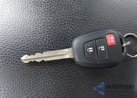 2016 Toyota Rav4 Le z USA, uszkodzony, nr VIN 2T3BFREV1GW530323